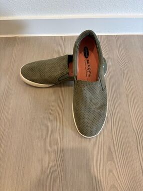 Dr. Scholl's Olive Green Perforated Slip-On Loafers / Size 6